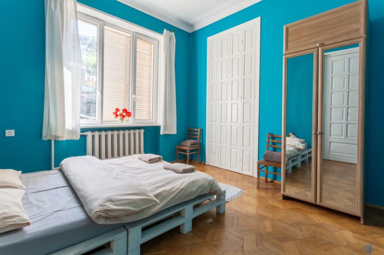M42 Hostel Tbilisi Buitenkant foto