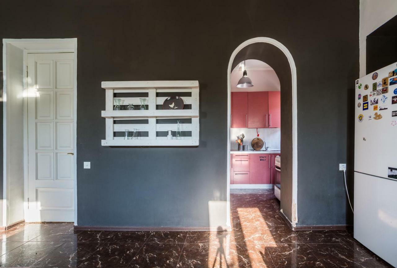 M42 Hostel Tbilisi Buitenkant foto